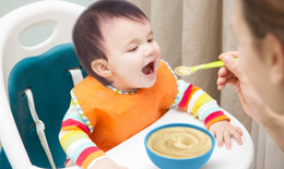 Ăn dặm truyền thống cho bé
