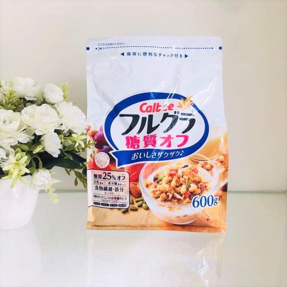 Ngũ cốc Calbee trắng dâu, nho, bí đỏ 600g