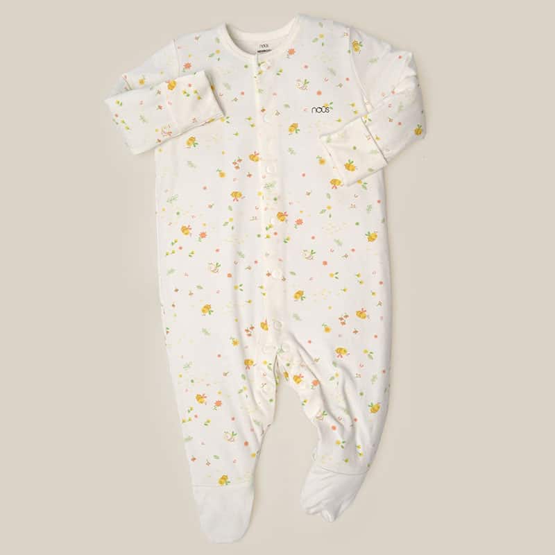 NOUS Body có tất trắng hoạ tiết ong và hoa nhí NB